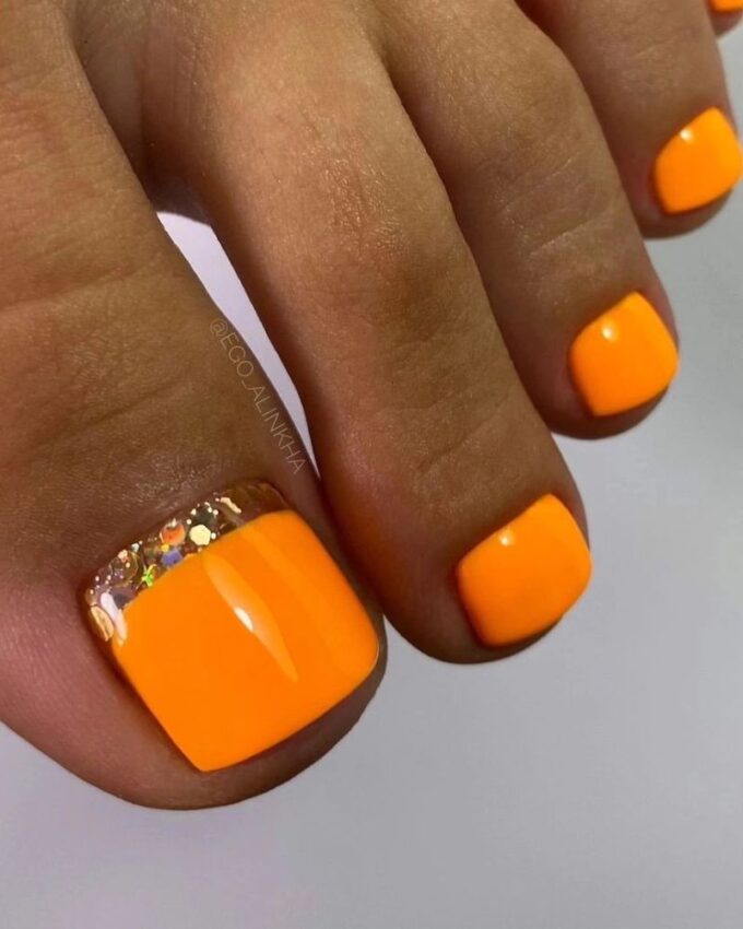 Designs d'ongles de pieds orange